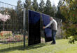 Ez lenne a legolcsóbb napelemes rendszer? Kerítésre telepíthető!