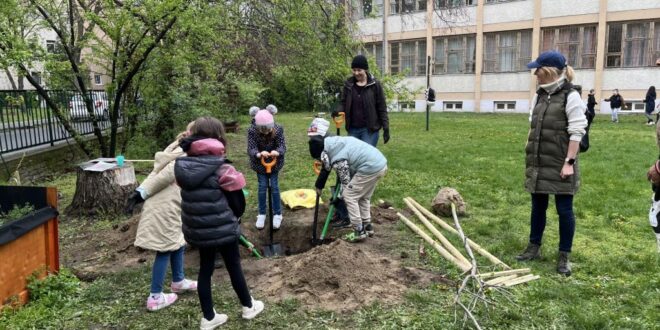 A Direct One közösségi faültetéssel és játékos szemléletformálással ünnepelte a Föld napját