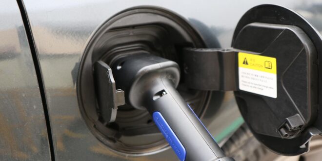 Elektromos autók és kisteherautók rohamtempóban – 2020 óta tízszeres a hazai flotta