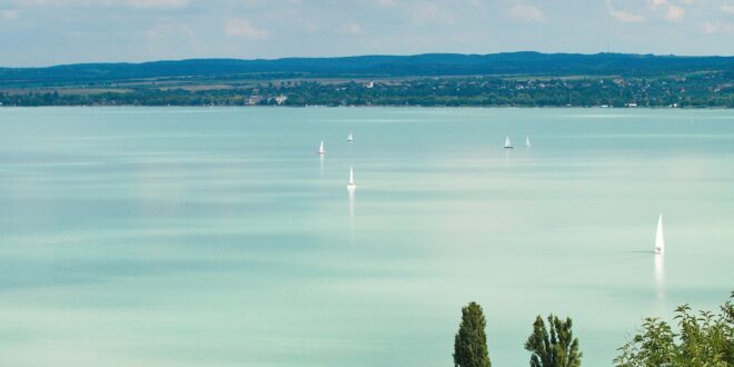 Vészesen felgyorsult a Balaton vizének melegedése
