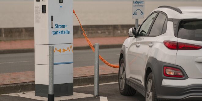 Gyorstöltőkre vált az E.ON és az ALDI: országos fejlesztés indul