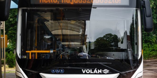 Zöld jövő Hajdúszoboszlón: forgalomba állt az új elektromos Ikarus autóbusz