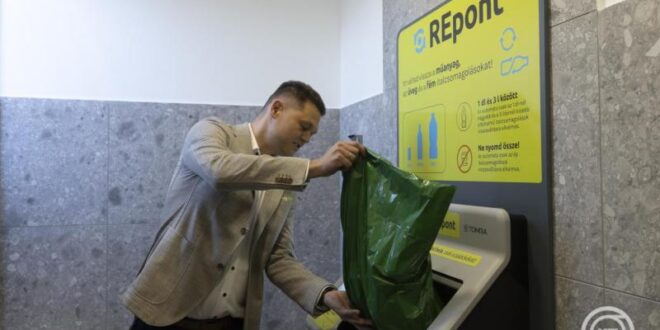 Új, üveget is kezelő visszaváltó automata jelent meg Budapesten