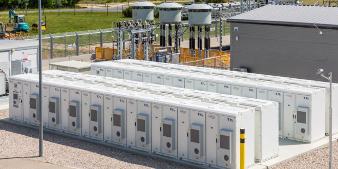 Energiatárolóval bővül a paksi napelempark