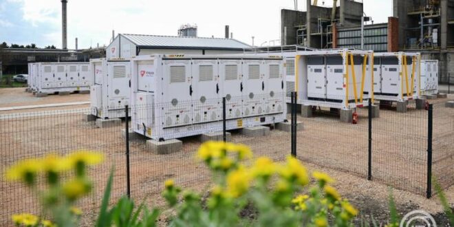 Új korszak a villamosenergiában: hatalmas energiatároló segíti a napelemeket