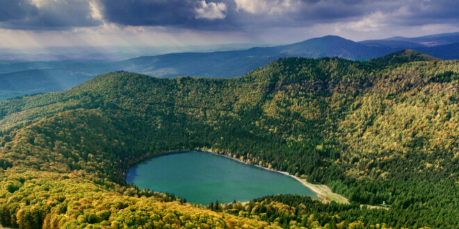 Új ökocentrum nyílt a Szent Anna-tónál: fenntartható turizmus a fókuszban