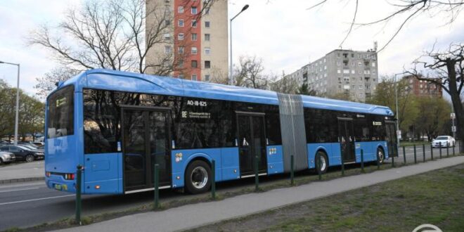 Egy éve szolgál Keszthelyen az Ikarus 120e elektromos busz
