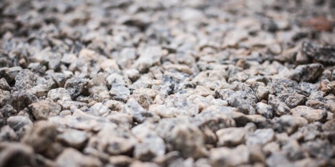 Azbesztveszély: vizsgálják az osztrák zúzottkő használatát