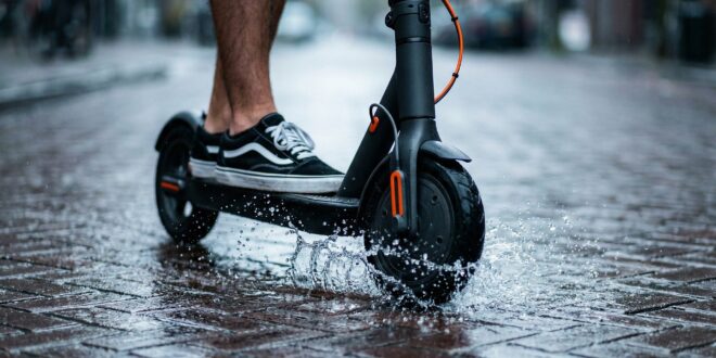 Tízmilliós károkat is okozhat egy elektromos rolleres baleset