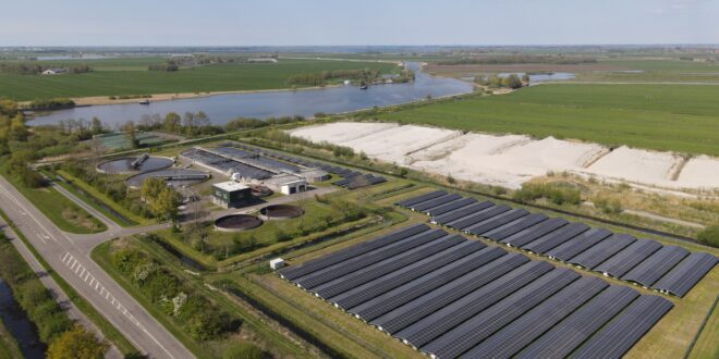 Akkumulátoros energiatároló állt üzembe egy magyar napelempark mellett