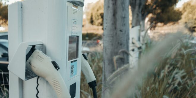 Elektromos autótöltőt telepítene? Milliós hozzájárulást kínál a Mol