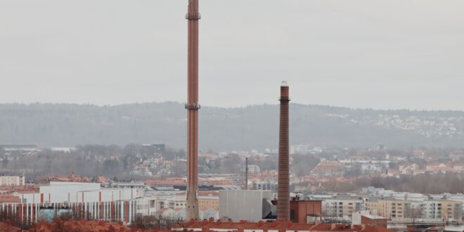 Eltűnik Kelenföld egyik ikonikus ipari jelképe: lebontják a 146 méteres kéményt