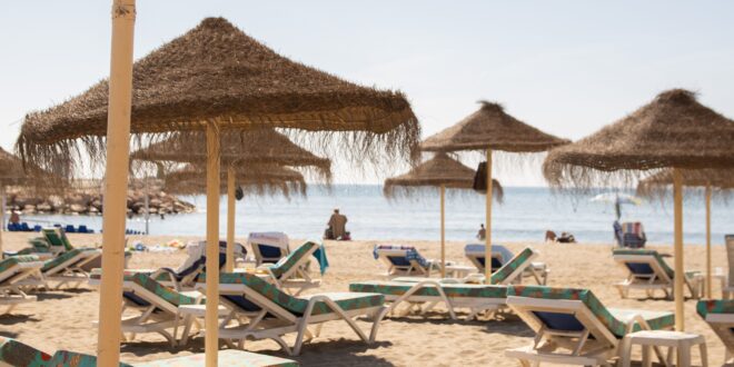 Üzemanyag ömlött a tengerbe: lezárták Portorož legnépszerűbb strandját